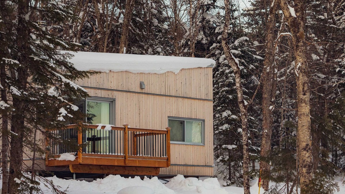 Notre-Dame-Auxiliatrice-de-Buckland Ski Chalet | Micro-Cabine in the Mountains - Solstice 6