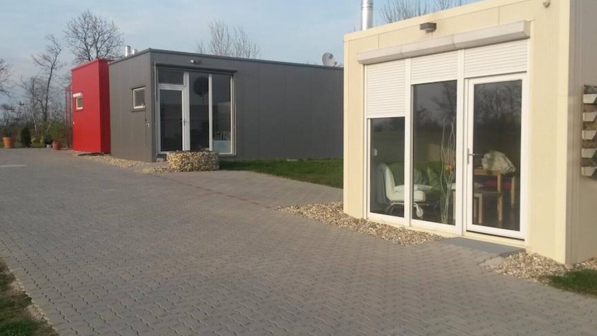 Haslau-Maria Ellend House | Micro house apartment with 1 bedroom and garden view