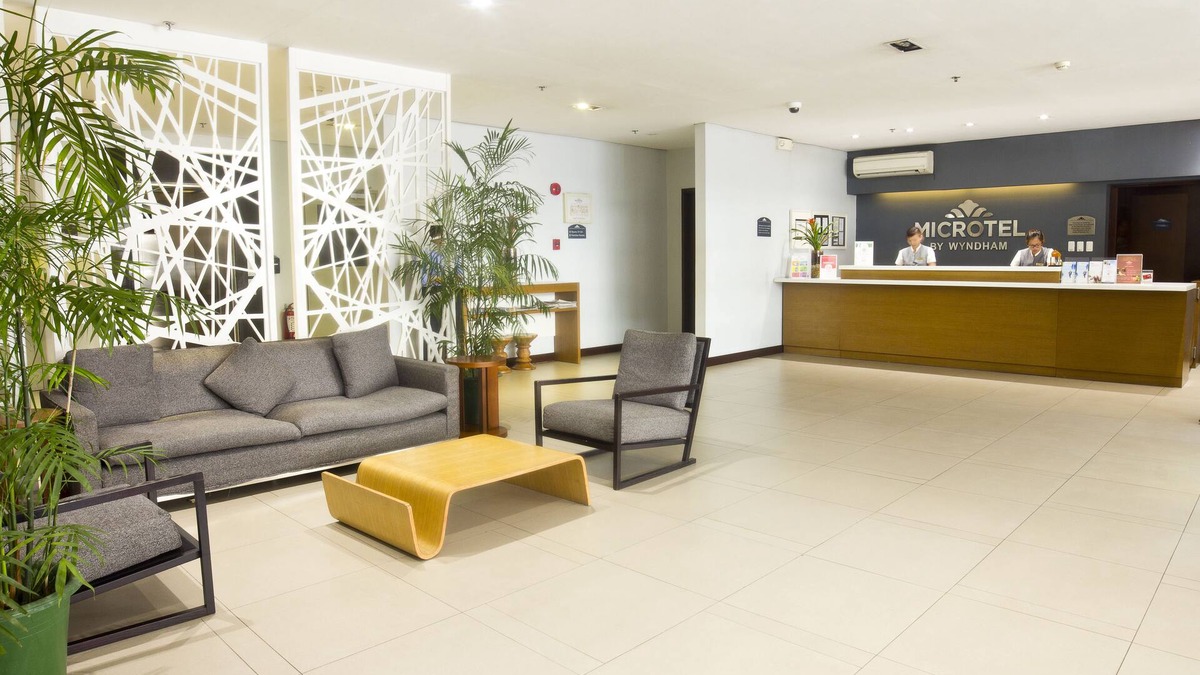 Bagumbayan Hotel | Microtel by Wyndham Acropolis