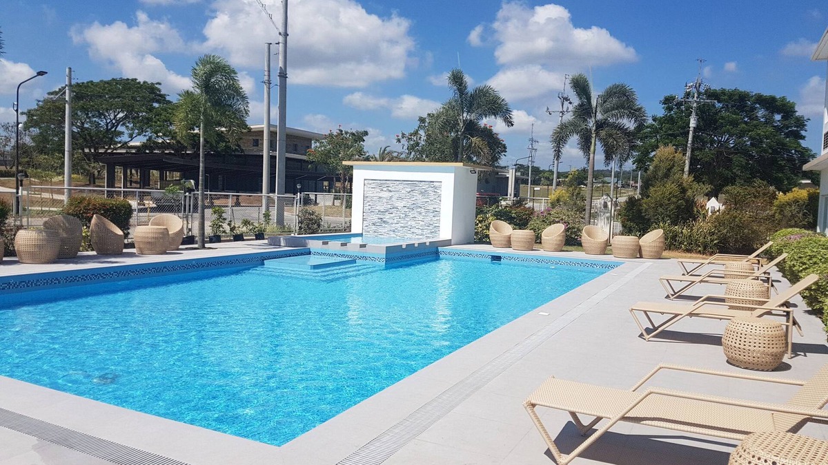 Silang Hotel | Microtel by Wyndham South Forbes near Nuvali