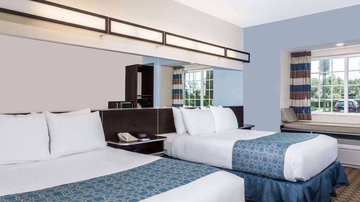Spring Hill Hotel | Microtel Inn & Suites by Wyndham Spring Hill/Weeki Wachee