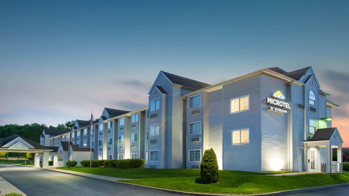 South Hills Hotel | Microtel Inn & Suites by Wyndham Pittsburgh Airport