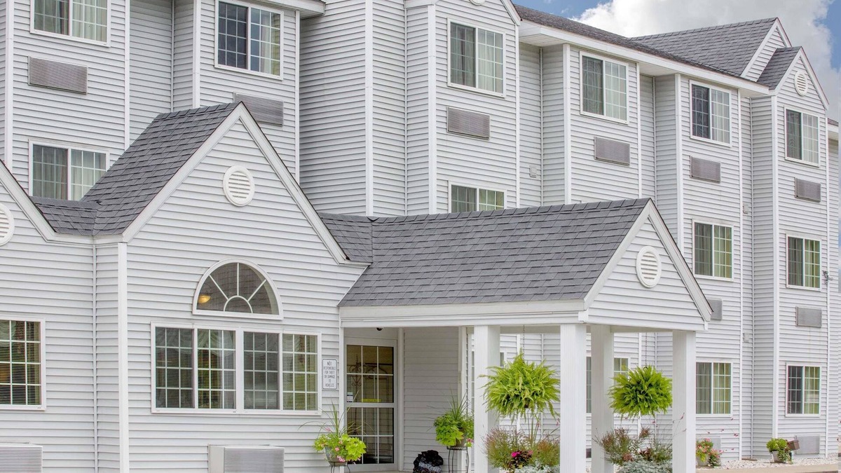 Sutton Hotel | Microtel Inn & Suites by Wyndham Gassaway/Sutton