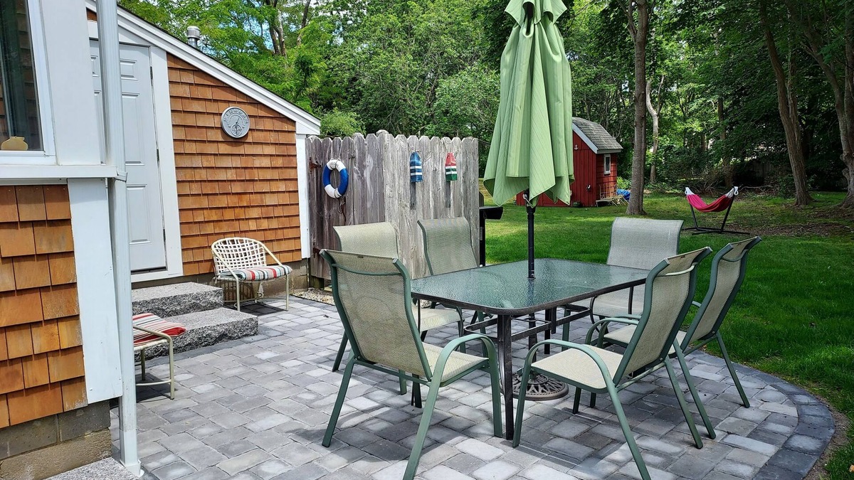 West Yarmouth House | Mid-Cape Cottage, Short Walk to the Beach