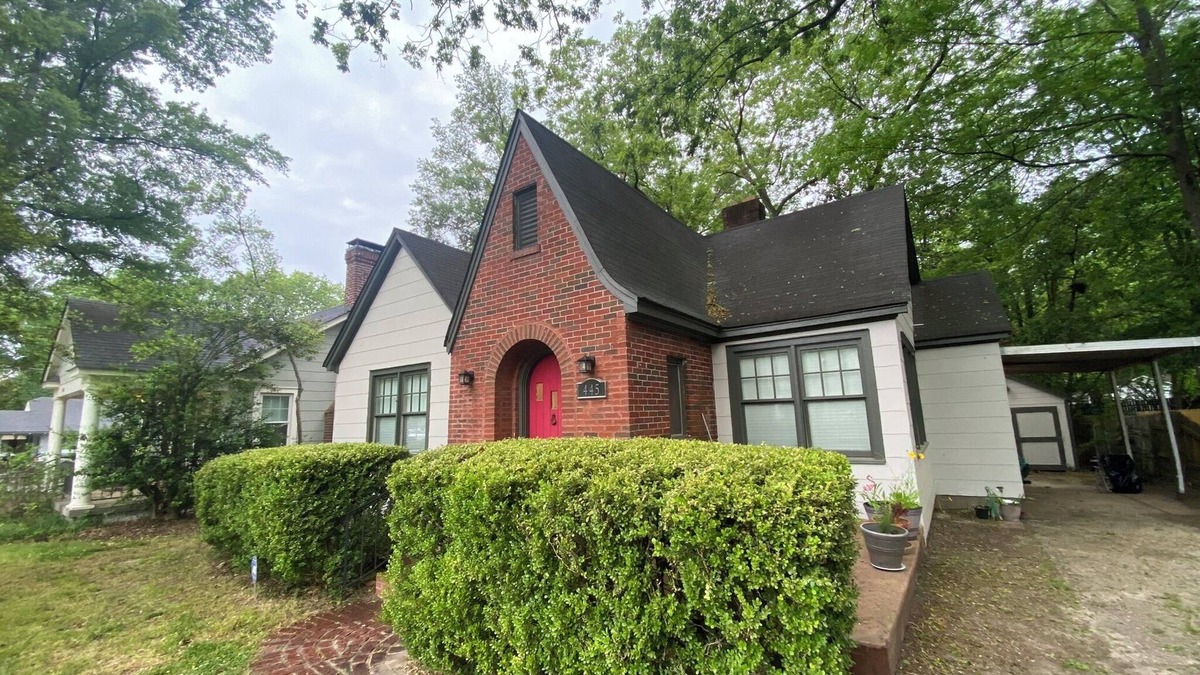 University District House | Mid-Centry Storybook Home, Walkable from University of Memphis