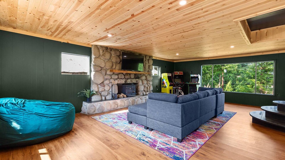 Lewis County Cabin | Mid-Century 4-BD Cabin with Game Room Near Mt. Rainier - Goldfinch Pines
