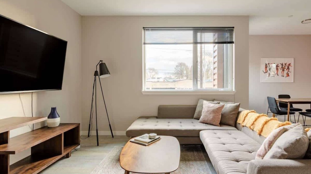 Ladd's Addition Apartment | Mid-Century Apartment on Hawthorne - Thrift & Eat