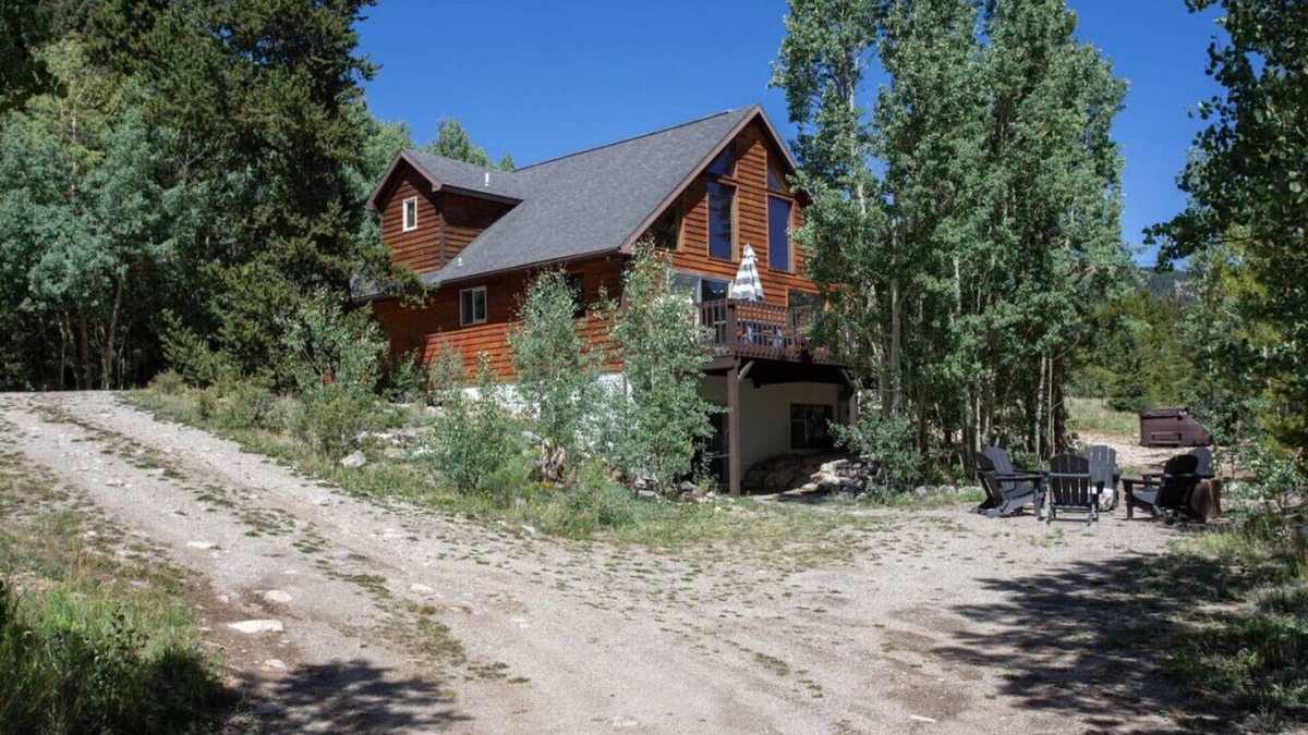 Alma Apartment | Mid-Century Escape: Hot Tub, Game Room, Pets Ok!