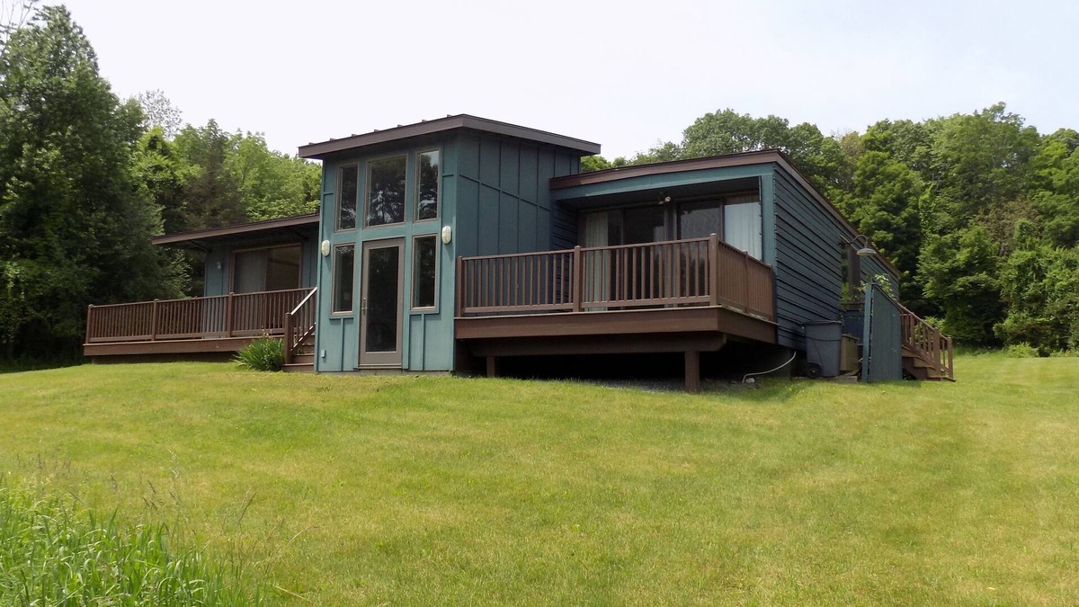 Pine Plains House | Mid-Century Home Surrounded by Meadows