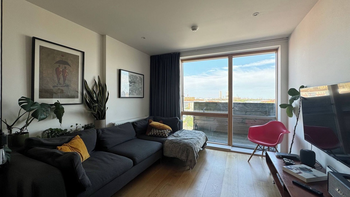 Bromley South Apartment | Mid-Century Interior Designed 2BD Flat, London