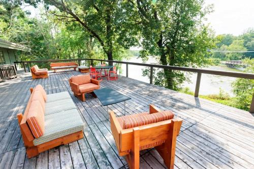Plymouth House | Mid-Century Lakefront Haven Near Wayzata
