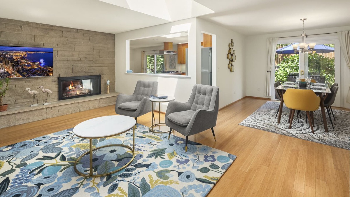 Lake Forest Park House | Mid century modern retreat w/expansive garden and central A/C