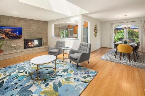 Lake Forest Park House | Mid century modern air conditioned retreat with expansive garden