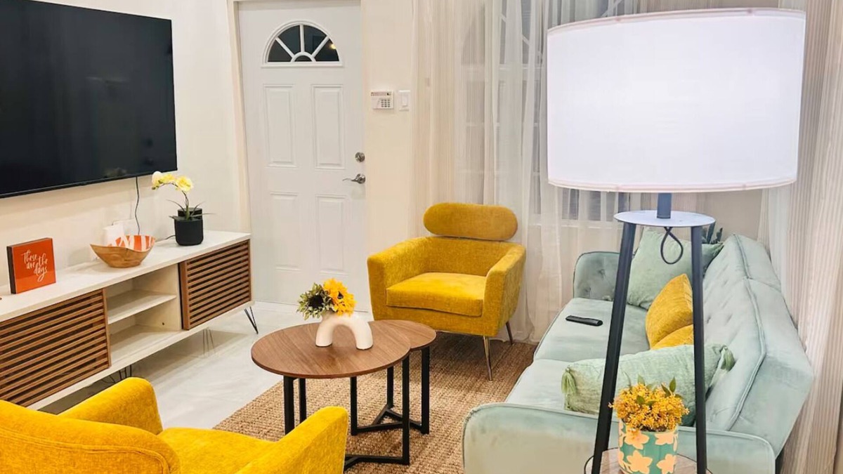 Discovery Bay Cottage | Mid-Century Modern Charm