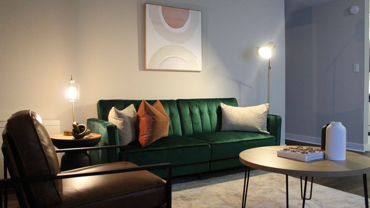 Downtown Apartment | Mid-Century Modern GEM! Great for long term stays!