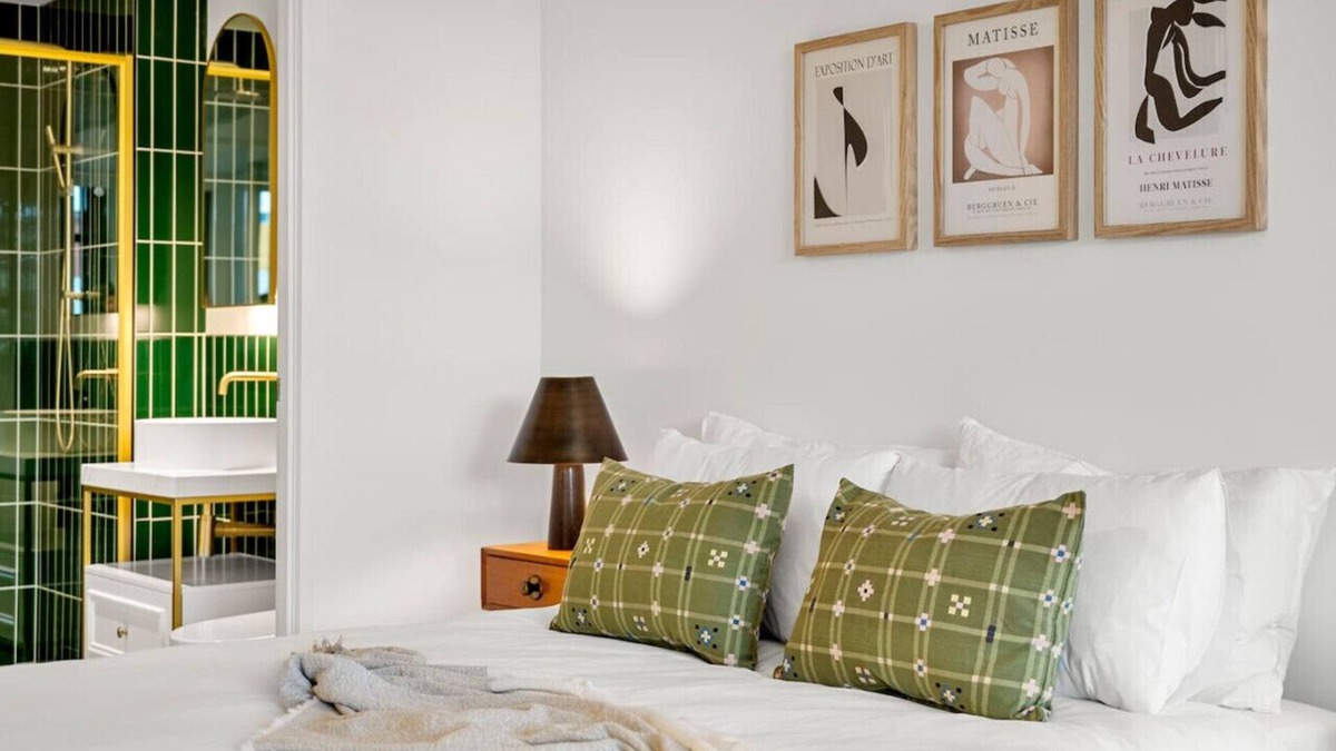 Collingwood North Apartment | Mid-Century Modern Hideaway