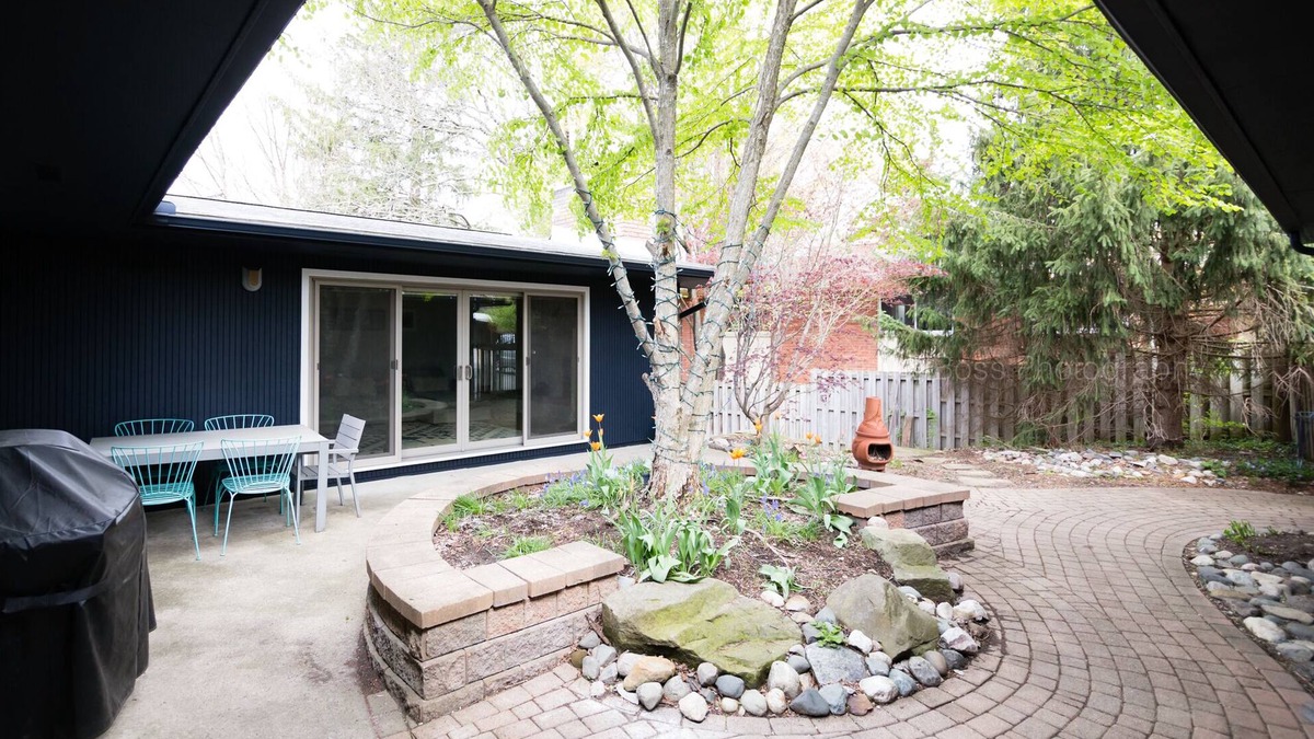 Bryant Pattengill East House | Mid Century Modern House: Beautiful, Spacious & Close To Stadium
