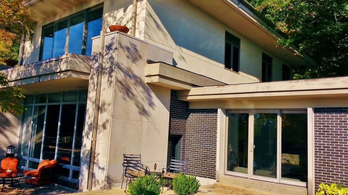 Union House | Mid Century Modern Home w/Private Pool & Lake on 50 Acres