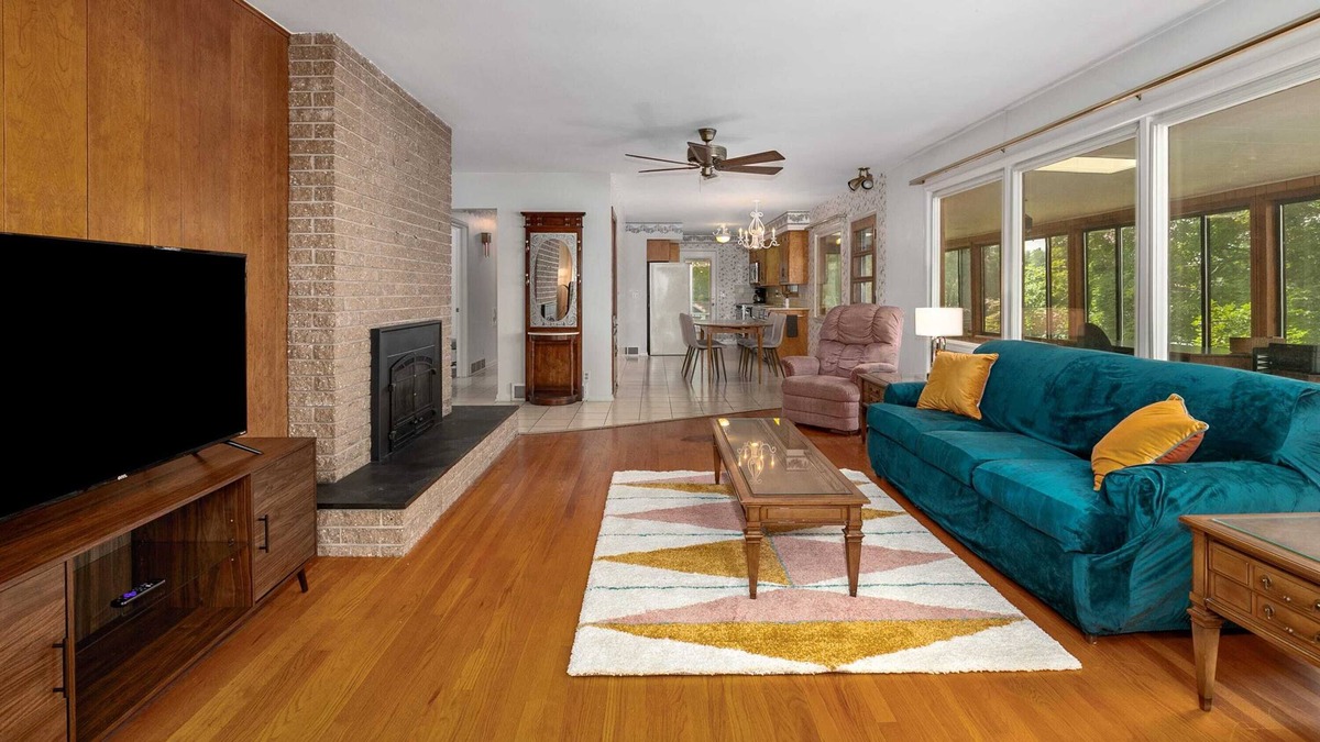 Bradley House | Mid Century Modern Lake Home on Duncan Lake