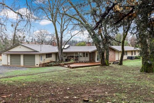 Apple Hill House | Mid-Century-Modern Mountain Gem