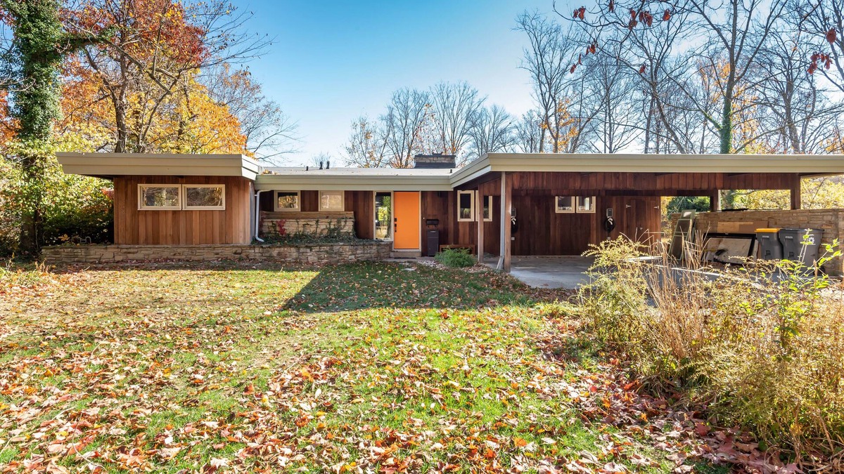 Bloomington House | Mid-century modern in signature Blmtn neighborhood