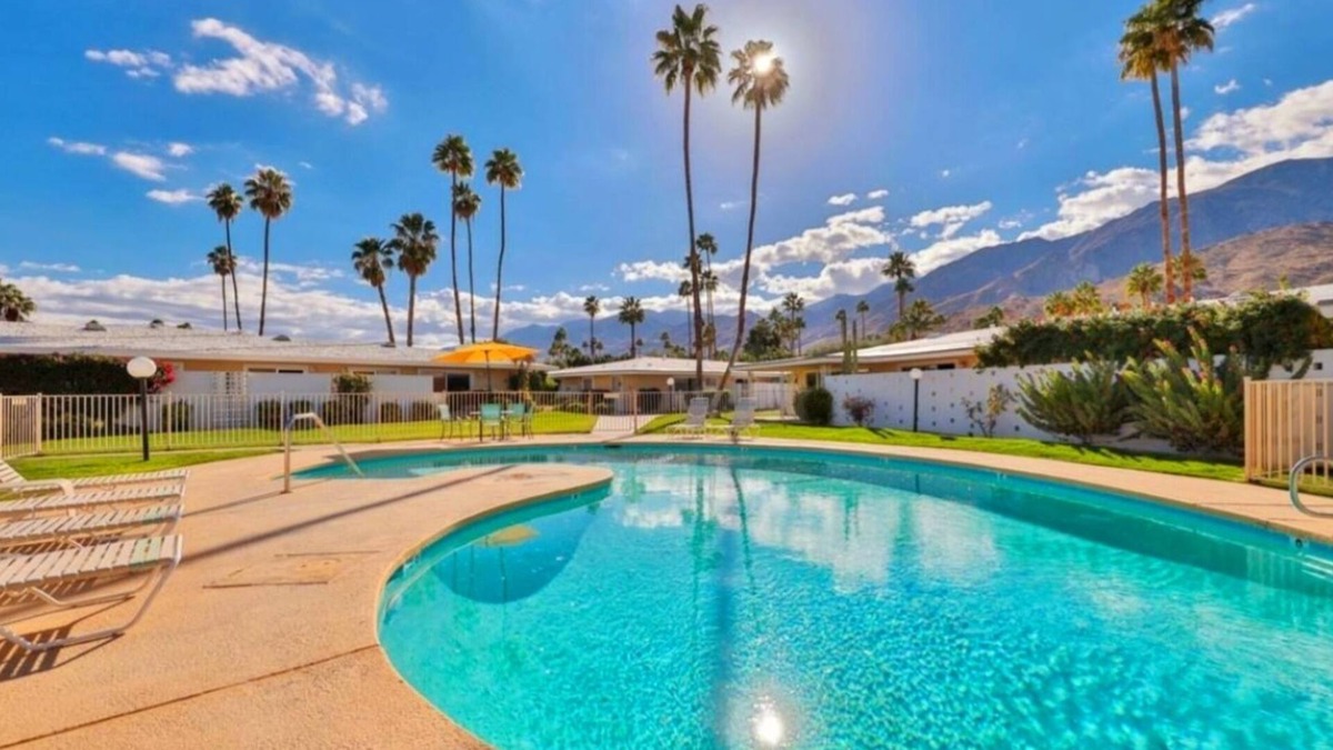 Indian Canyon House | ☆Mid Century Modern on Golf Course - So. PS Amazing Views-3 Pools, Spa & Views☆