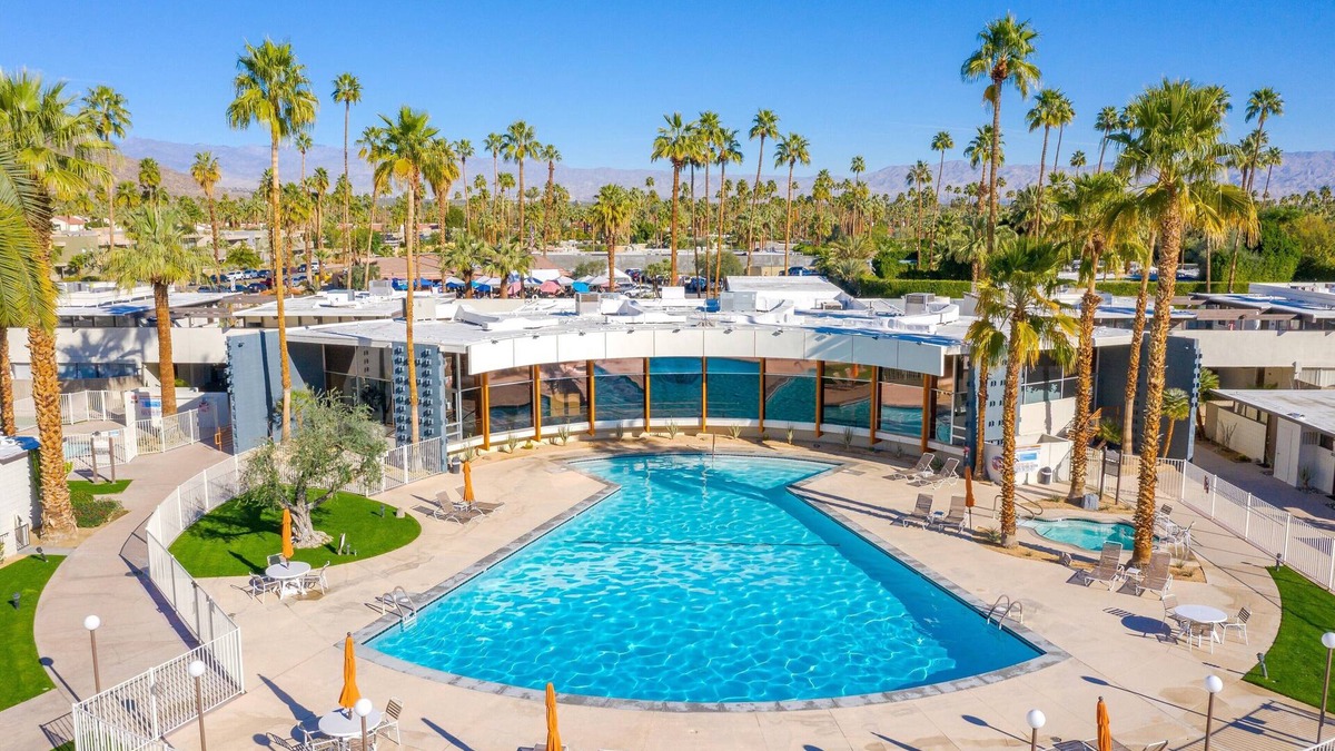 Twin Palms Condo | Mid Century Modern Villa Condo. 1957 Twin Palms - Downtown - South Palm Springs!