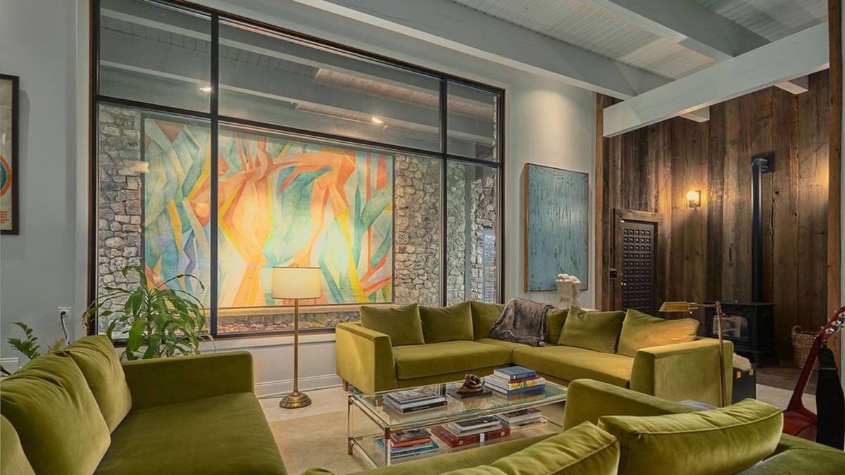 Town of Tuxedo House | Mid-Century Modern Stone Home Offers Luxurious Comforts