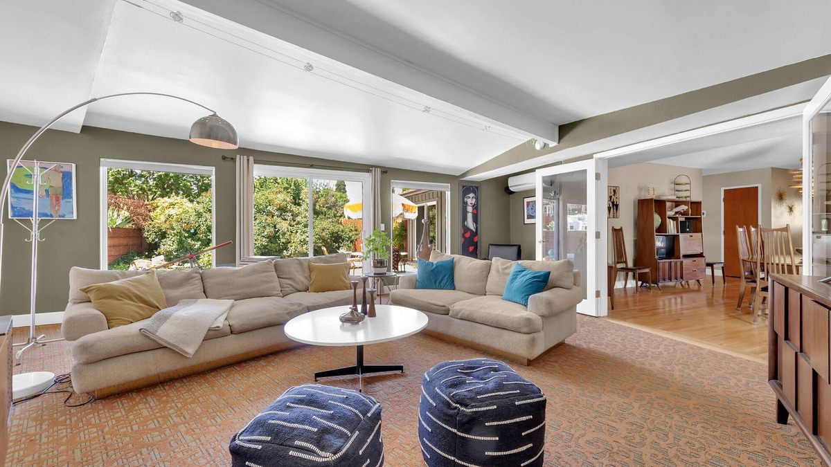 Reno House | Mid-century ranch style charmer with pool in the heart of SW Reno
