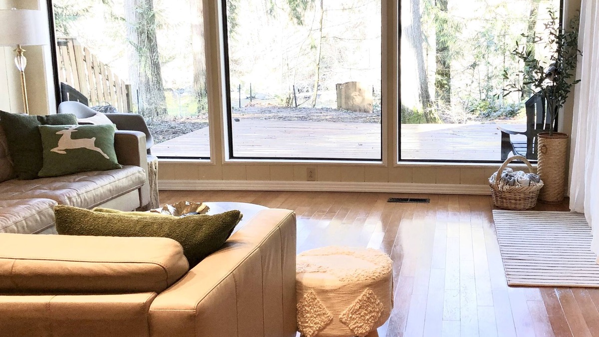 Marmot Cabin | Mid century riverfront cabin. Hot tub, Pet friendly, Riverview