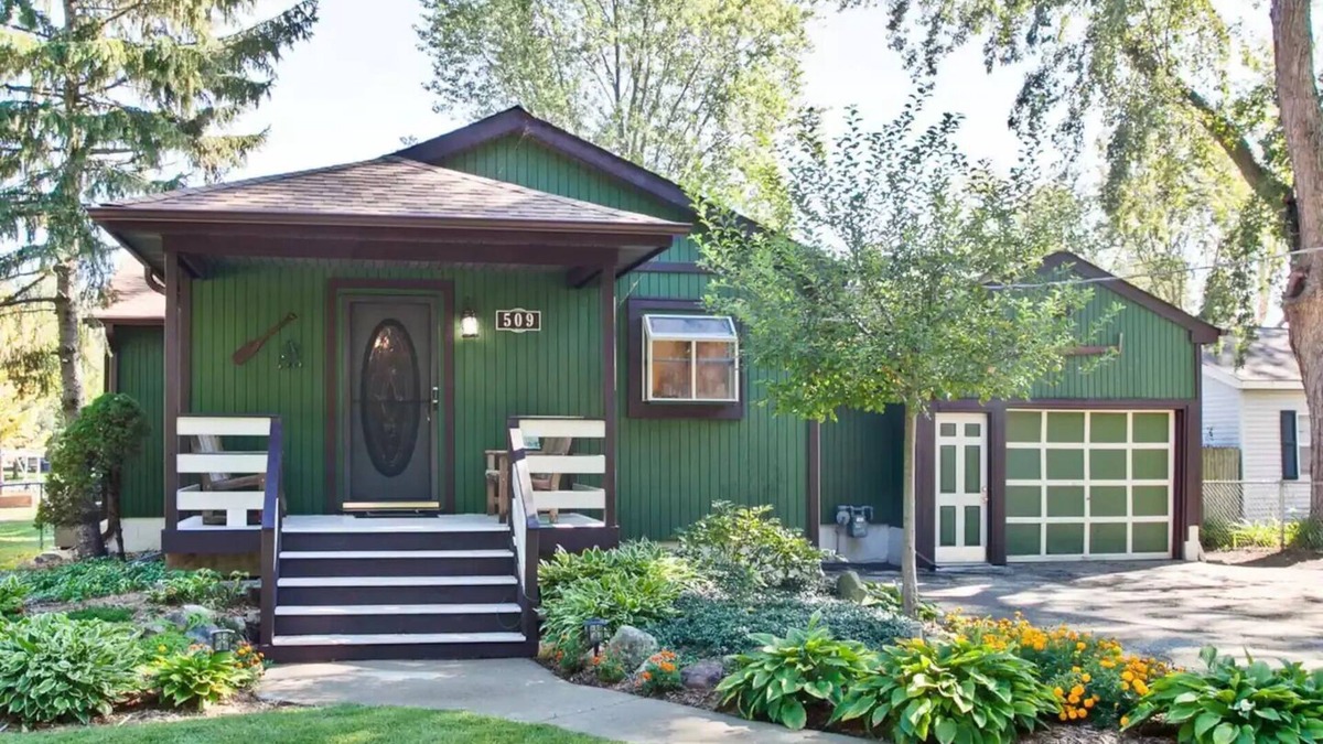 Fox Lake House | Mid Century Stunner on the Chain O'Lakes