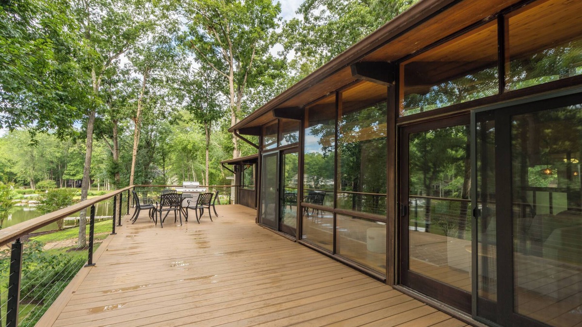 Lake of the Woods House | Mid-Century Vibe: Serene Lakefront Oasis