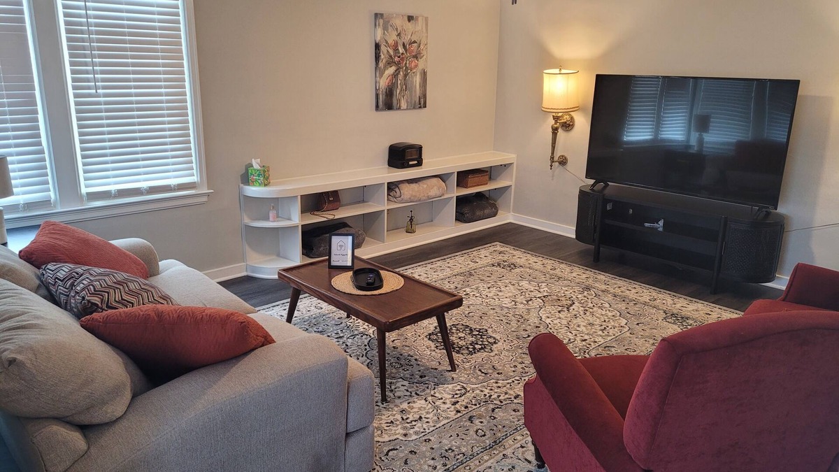 Hibbing Apartment | Mid-century Vintage Apartment