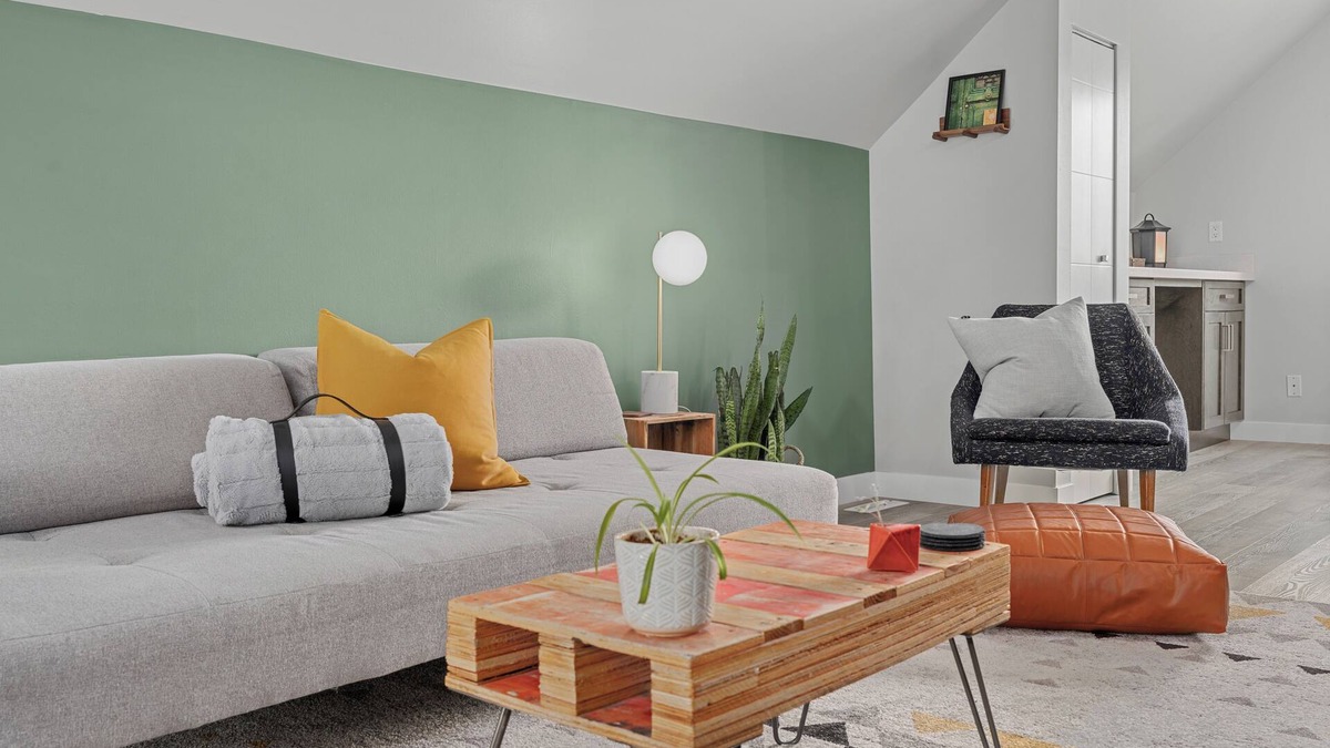 Bridgeland Apartment | Mid Century Zen, 1 BR, Comfy Queen Bed. Near DT.