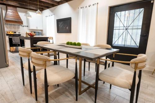 Tulane - Gravier Apartment | Mid City Magic 7