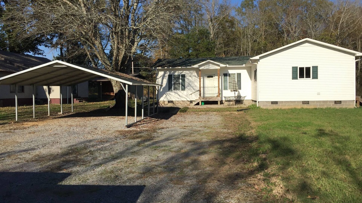 Scottsboro Cabin | Mid Lake & located less than .2 mi from the boat ramp! Covered parking w/Power.
