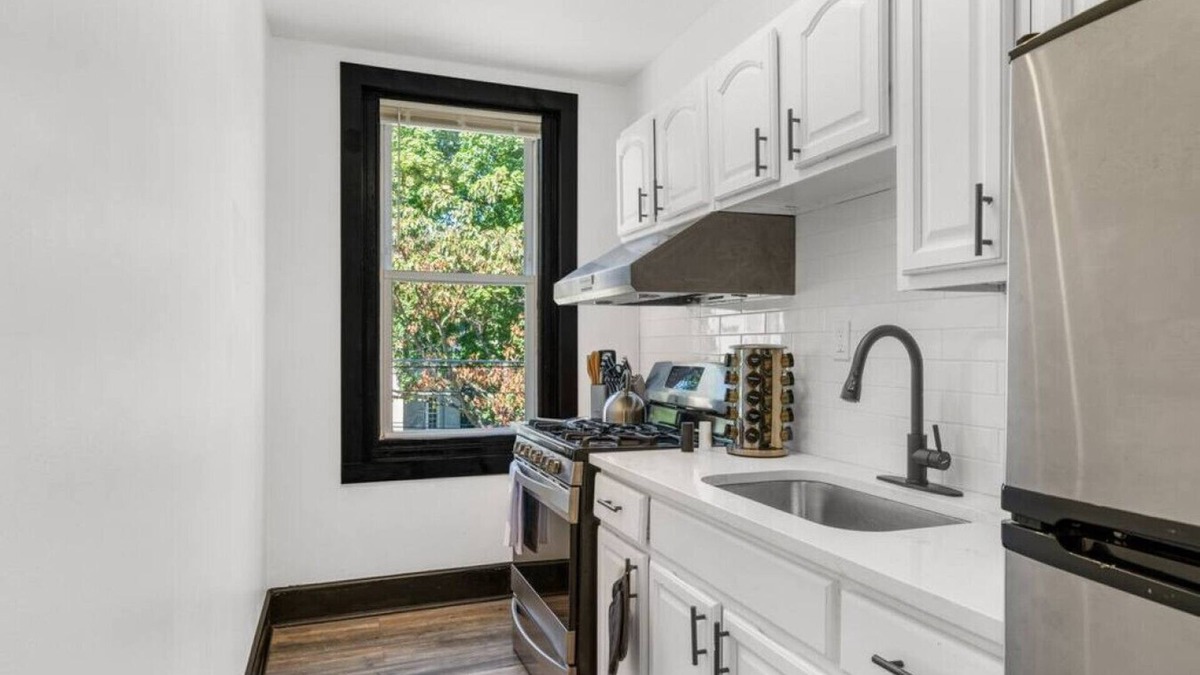 Penn-Knox Apartment | Mid/Long-Term: Spacious 2BR, 1BA Home for 6 Guests