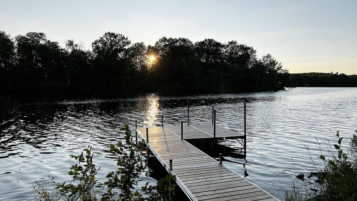 Dexter House | Mid-Maine Lakefront Escape – Kayaks, Fire Pit, BBQ & Rail Trail