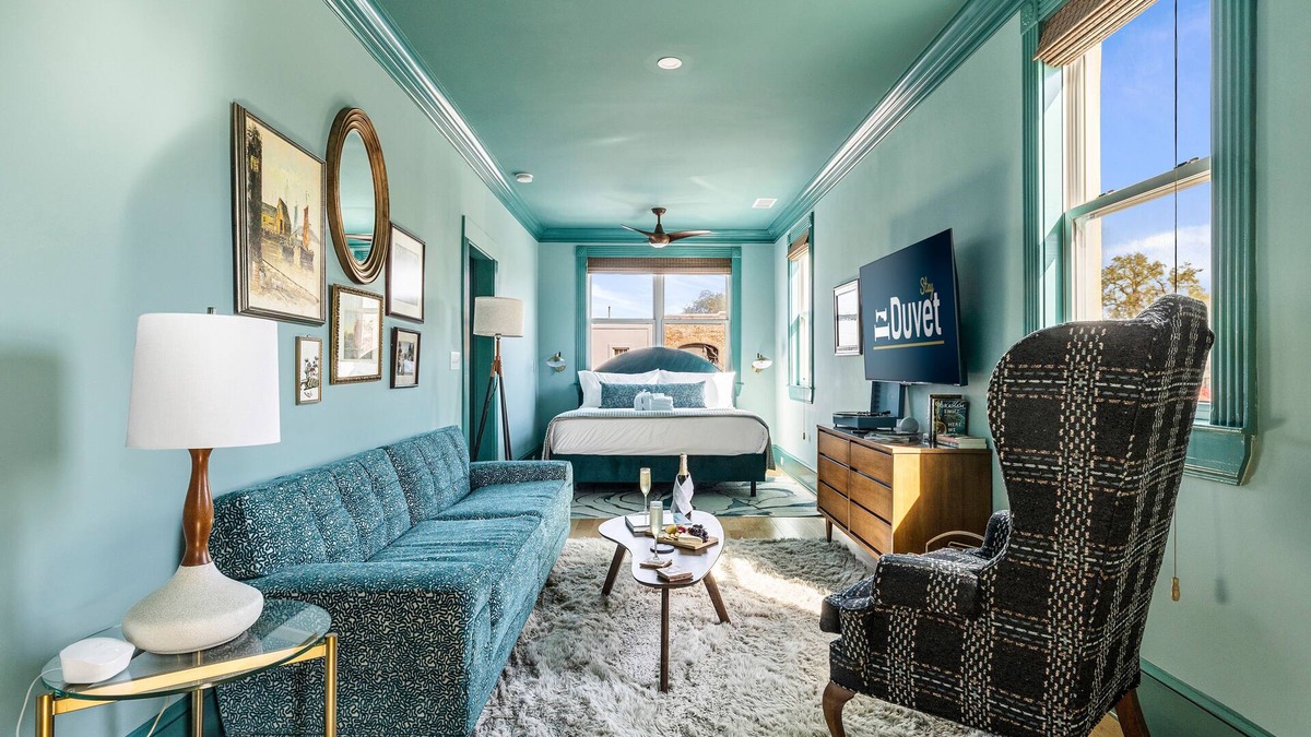 North Charleston Apartment | Mid Mod | Chic Artistic Loft Downtown Park Circle
