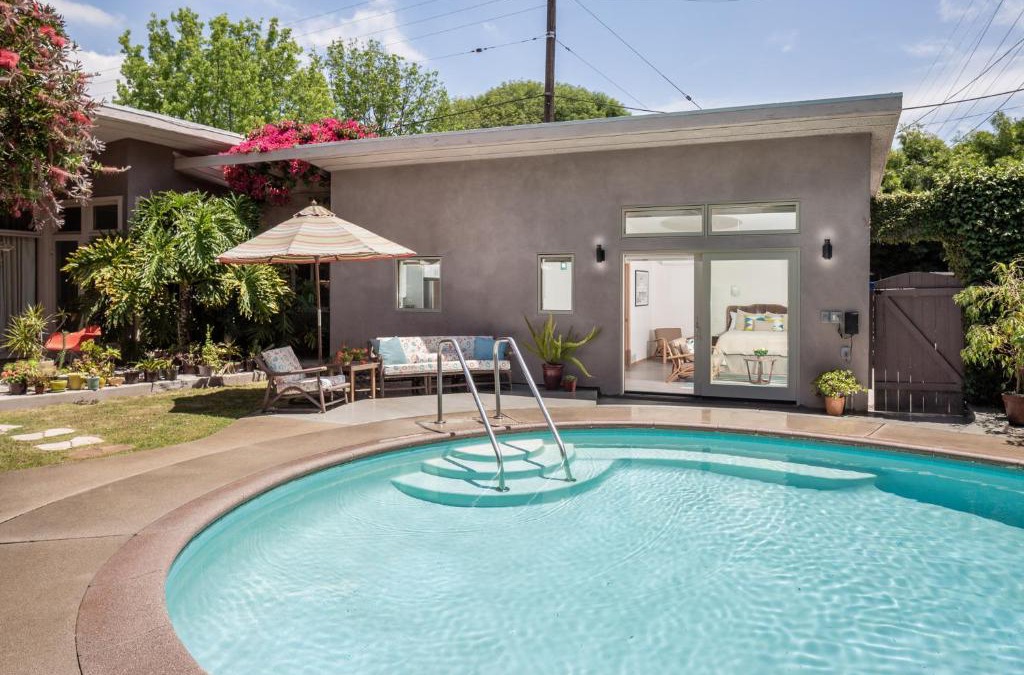 Bixby Knolls Apartment | Mid-Mod Retro Private Studio & Pool