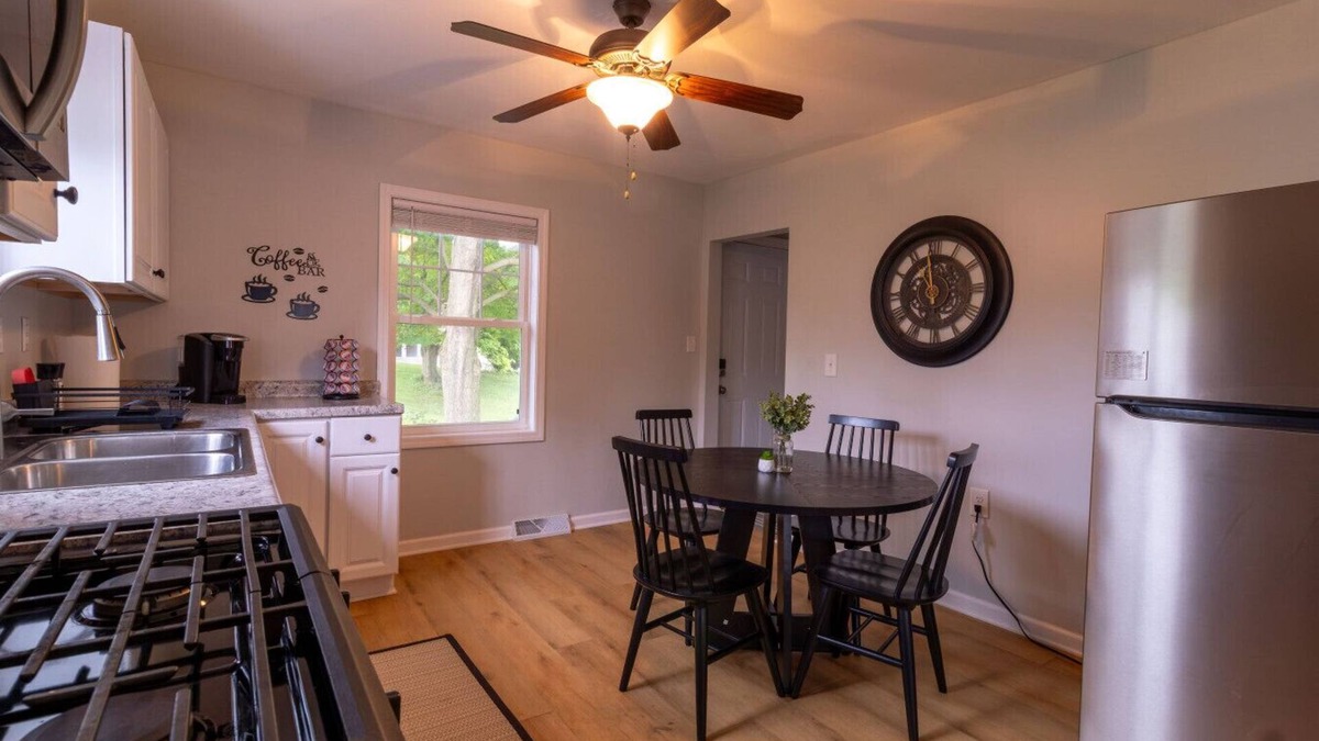 Lexington House | Mid Ohio Cozy Cottage