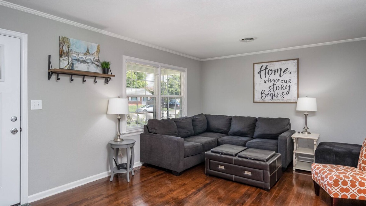 North Newport News House | Mid Peninsula sleeps 8. Feels like home!