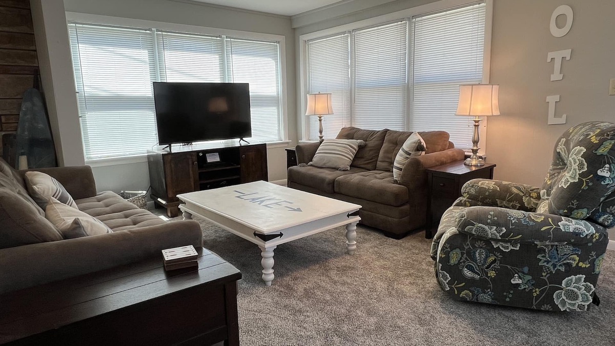 Geneva-on-the-Lake House | Mid Strip and Private Beach Access!