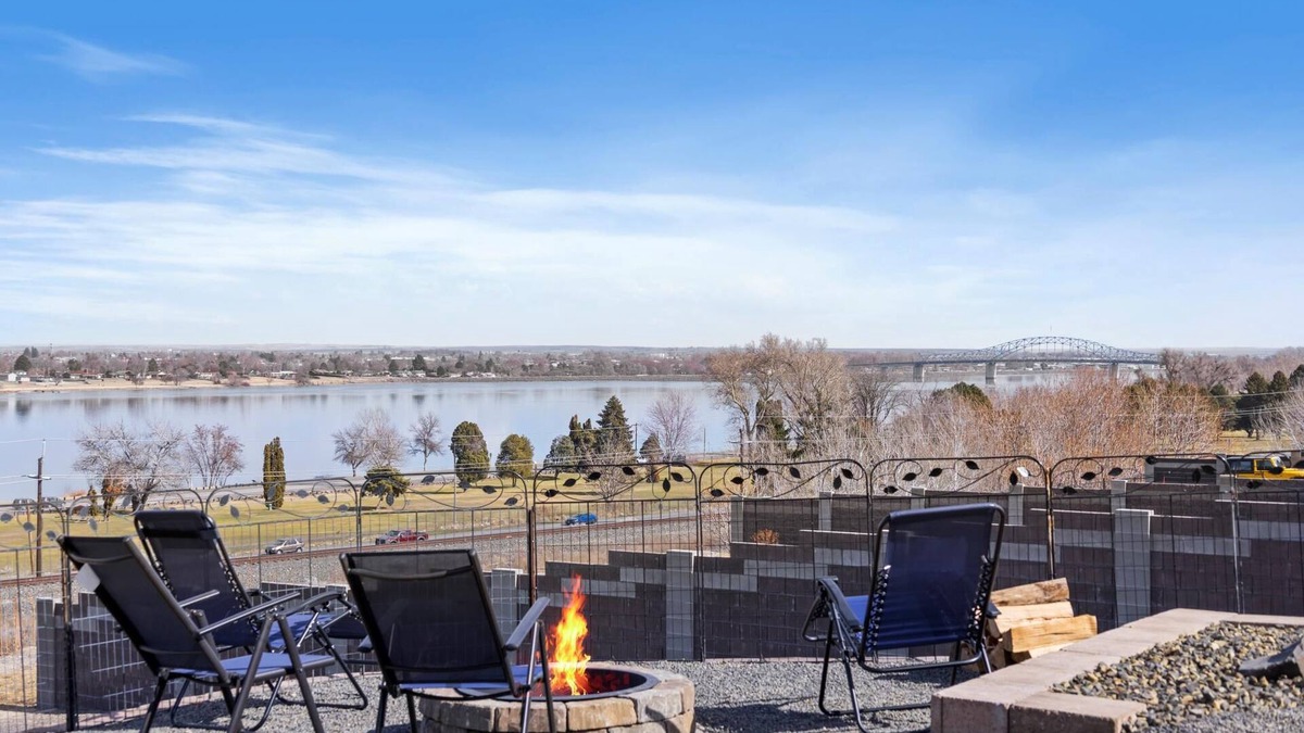 Tri-Cities House | Mid-Term Now Available, Best River View, No Host/Cleaning Fees, Great Discounts.