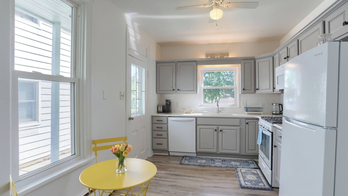 Hummelstown House | Mid Term rental : Cozy Queen Bedroom