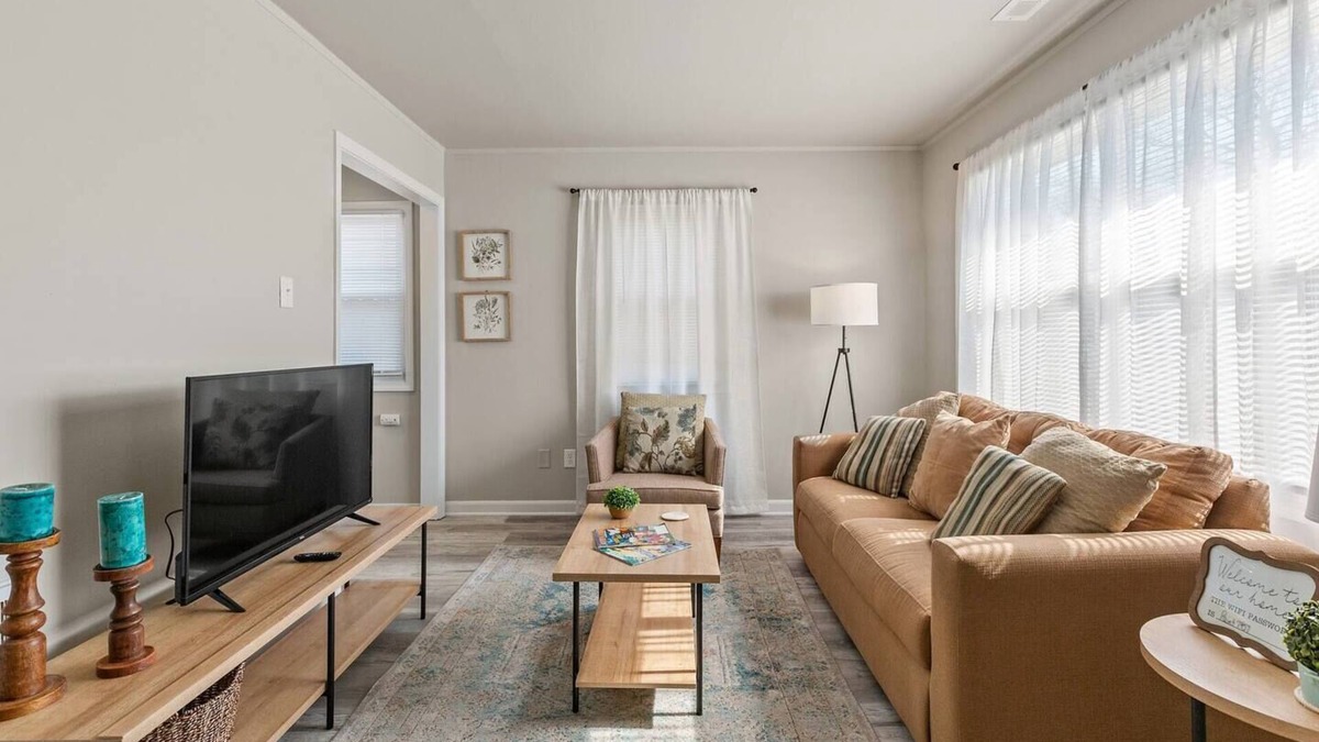 Hobart House | Mid Term Rental Home in Hobart 1224 W Home Ave