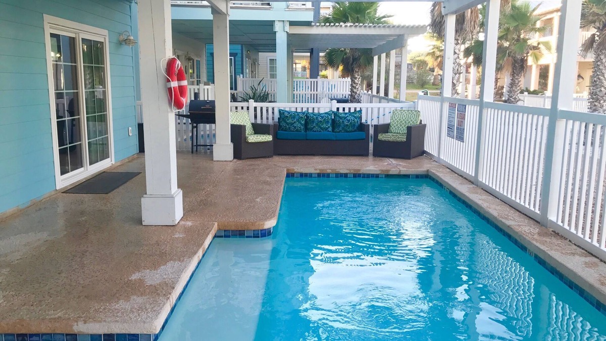 Port Aransas House | Mid Week SPECIALS! 6 BR ~5.5 BA ~Beach Access ~Private Pool ~Sleeps 16