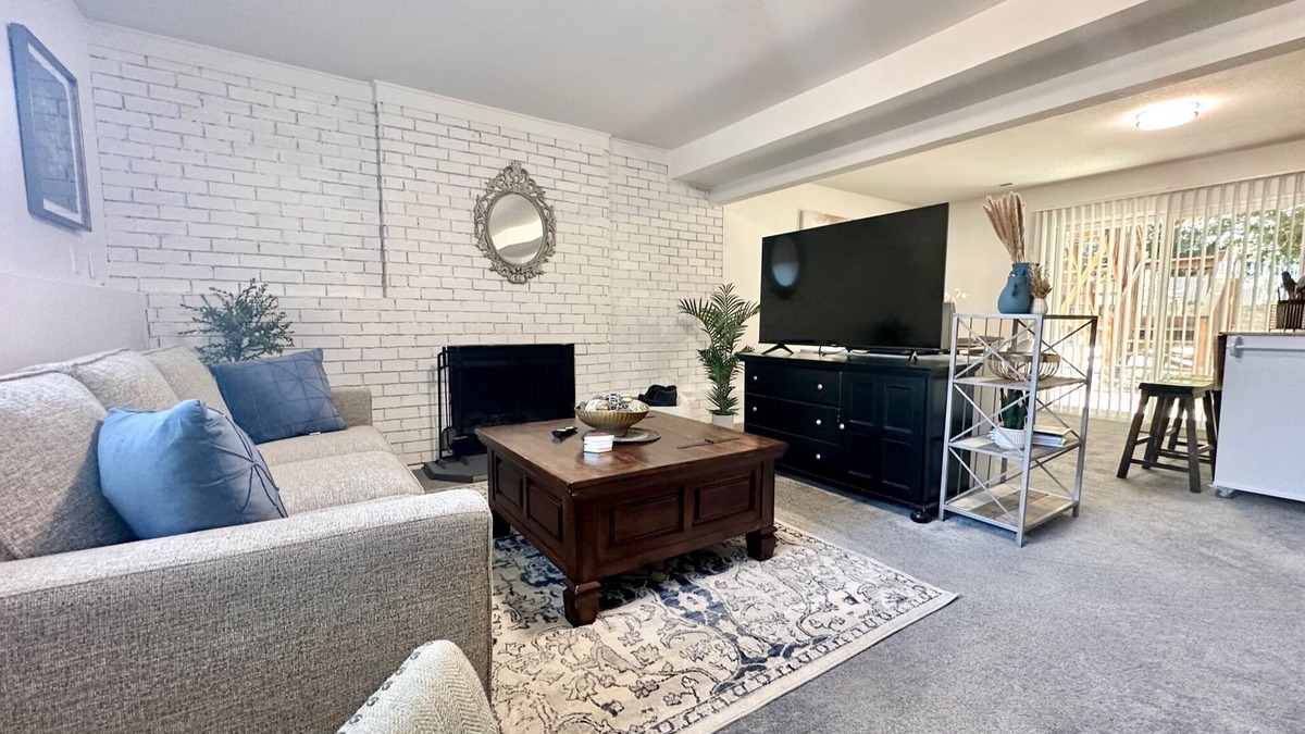 Greenburg House | Midcentury 3BR Home, Minutes to Washington Square!