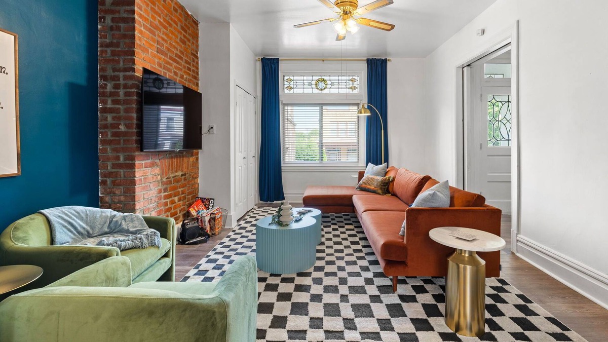 East Liberty House | Midcentury 5BD - BBQ & Yard - Close to DT & Pitt