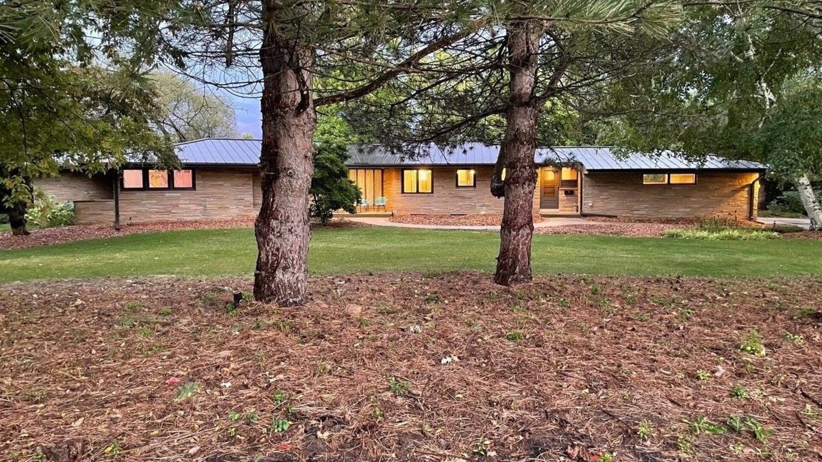 Grafton House | Midcentury beauty with modern updates, gorgeous views